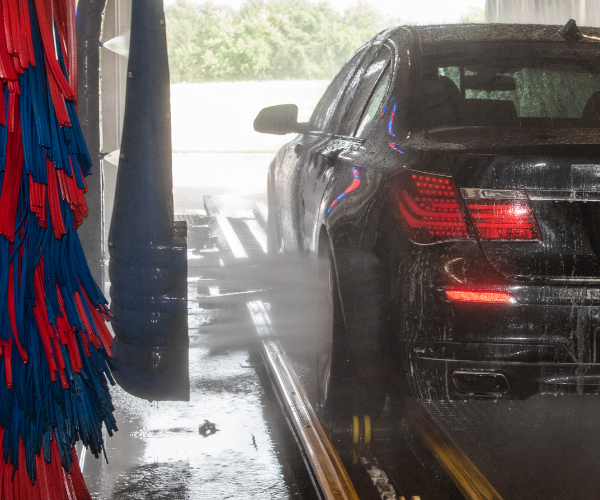 Photo 4 of car going through Greenhill Car Wash tunnel