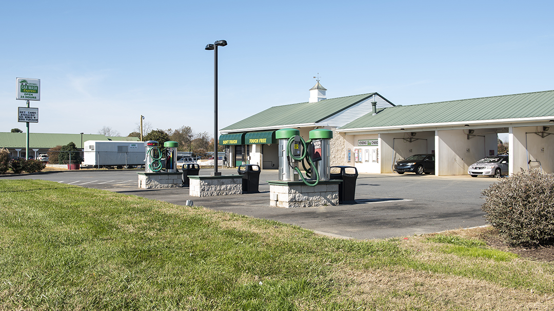 Photo of Greenhill Car Wash Middletown Express Service location